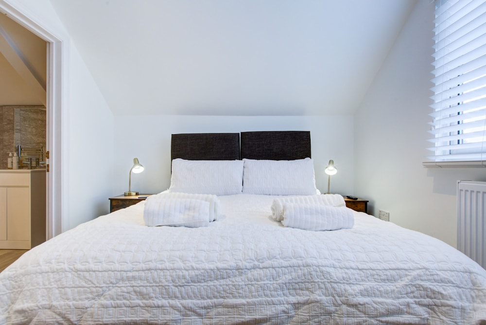 Spacious 4BR Haven in Ipswich