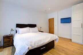 Spacious 4BR Haven in Ipswich