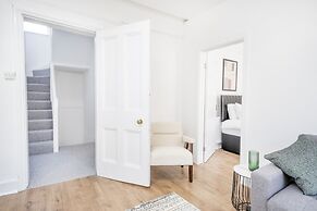 Gloucester Street Nest - 3BR Flat for 7 Guests
