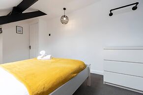 Spacious 4BR Home in Gateshead Sleeps 8 w Parking