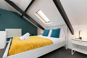Spacious 4BR Home in Gateshead Sleeps 8 w Parking