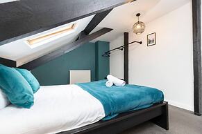 Spacious 4BR Home in Gateshead Sleeps 8 w Parking