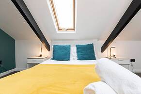 Spacious 4BR Home in Gateshead Sleeps 8 w Parking
