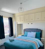 Charming 2BR Maisonette in Carlisle Center
