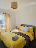 Charming 2BR Maisonette in Carlisle Center