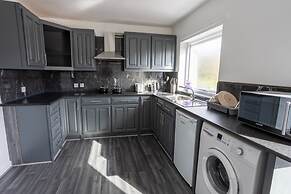 Charming 2BR Maisonette in Carlisle Center