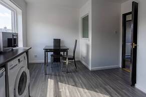 Charming 2BR Maisonette in Carlisle Center