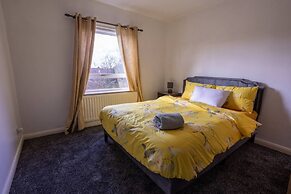 Charming 2BR Maisonette in Carlisle Center