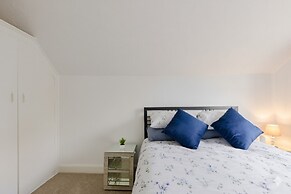 Charming 2-bedroom Escape in Worthing