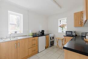 Charming 2-bedroom Escape in Worthing