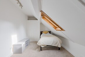 Charming 2-bedroom Escape in Worthing