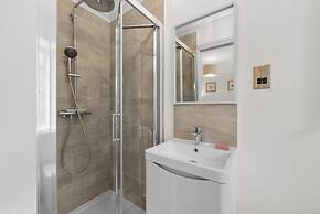 Spacious 3BR Flat in Stroud Haven