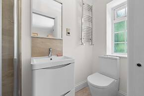 Spacious 3BR Flat in Stroud Haven