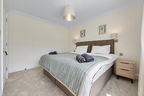 Spacious 3BR Flat in Stroud Haven