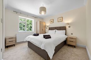Spacious 3BR Flat in Stroud Haven