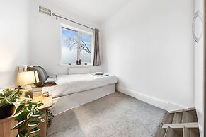 Powder Mill Retreat - 2BR Modern Flat for 4