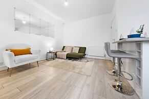 Powder Mill Retreat - 2BR Modern Flat for 4
