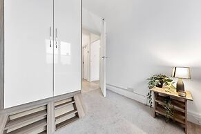 Powder Mill Retreat - 2BR Modern Flat for 4
