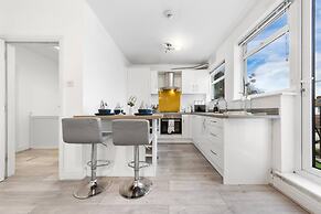 Powder Mill Retreat - 2BR Modern Flat for 4