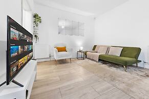 Powder Mill Retreat - 2BR Modern Flat for 4