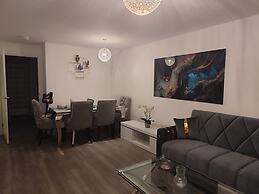 Spacious Home for Groups Sleeps 8