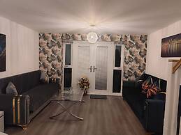 Spacious Home for Groups Sleeps 8