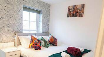 Spacious Home for Groups Sleeps 8
