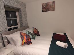 Spacious Home for Groups Sleeps 8