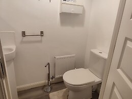 Spacious Home for Groups Sleeps 8