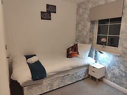 Spacious Home for Groups Sleeps 8