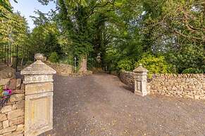 Prospect House Elegant Georgian 4BR Home Durnham