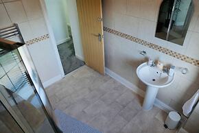 Spacious 3BR Home Retreat in Halifax Countryside