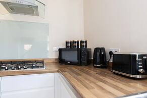 Gateshead 2BR Home - Near Town Metro Access