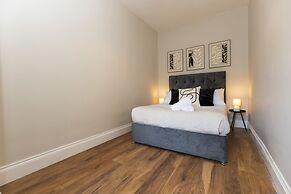 Gateshead 2BR Home - Near Town Metro Access