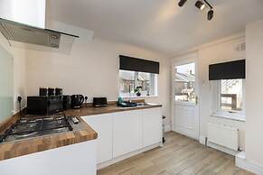 Gateshead 2BR Home - Near Town Metro Access