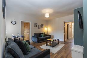 Gateshead 2BR Home - Near Town Metro Access