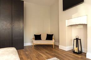 Gateshead 2BR Home - Near Town Metro Access