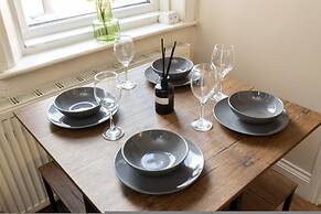 Gateshead 2BR Home - Near Town Metro Access