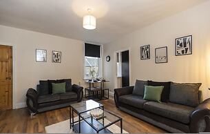 Gateshead 2BR Home - Near Town Metro Access