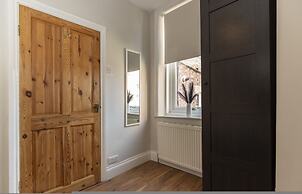 Gateshead 2BR Home - Near Town Metro Access