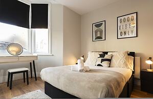 Gateshead 2BR Home - Near Town Metro Access
