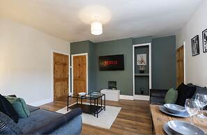 Gateshead 2BR Home - Near Town Metro Access