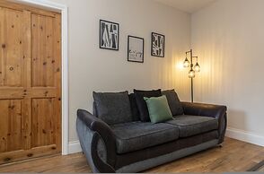 Gateshead 2BR Home - Near Town Metro Access