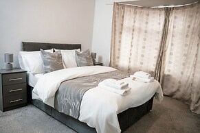 Modern Spacious 4-bedroom Residence in Crumpsall