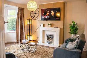 Modern Spacious 4-bedroom Residence in Crumpsall