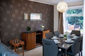 Modern Spacious 4-bedroom Residence in Crumpsall