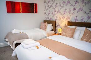 Modern Spacious 4-bedroom Residence in Crumpsall