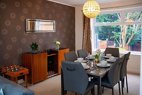 Modern Spacious 4-bedroom Residence in Crumpsall