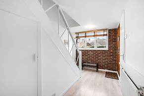 Central Horsham 5BR Home Parking Pets Allowed