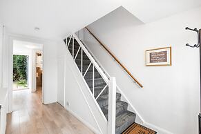 Central Horsham 5BR Home Parking Pets Allowed